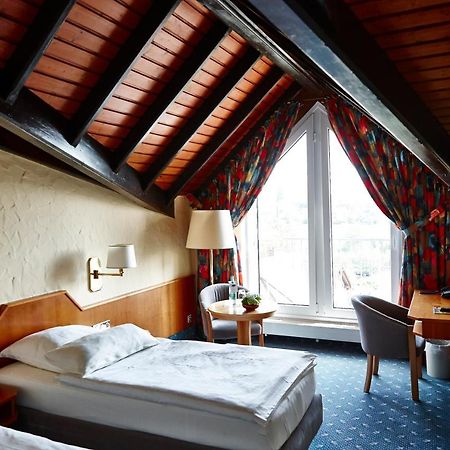 אסכבורן Hotel Und Restaurant Bommersheim מראה חיצוני תמונה